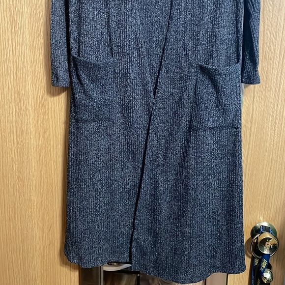 LuLaRoe XS long heathered grey open front cardigan with front pockets - Picture 3 of 9
